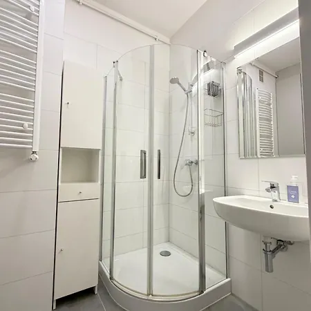 Апартаменты Komfortowy Podolany 3 Sypialnie & 2 Miejsca Parkingowe *