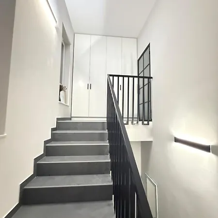 Komfortowy Podolany 3 Sypialnie & 2 Miejsca Parkingowe