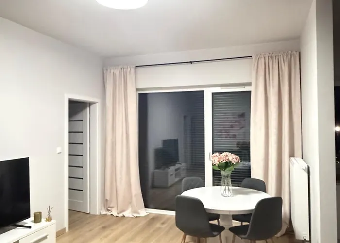 Komfortowy Podolany 3 Sypialnie & 2 Miejsca Parkingowe Апартаменты *