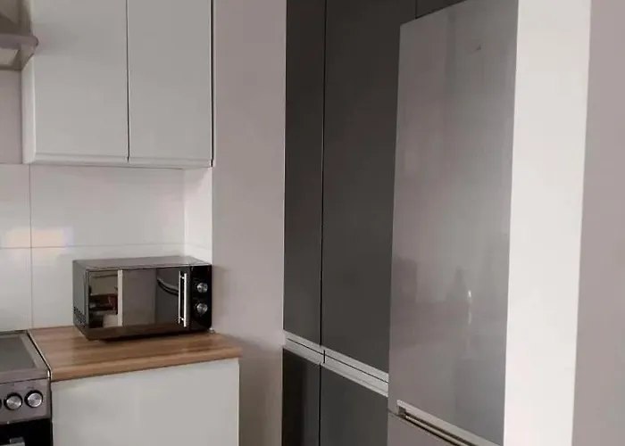 Komfortowy Podolany 3 Sypialnie & 2 Miejsca Parkingowe Апартаменты