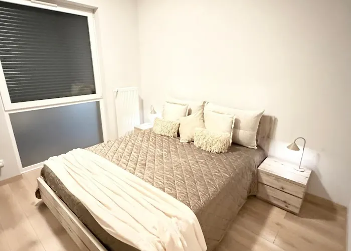 Komfortowy Podolany 3 Sypialnie & 2 Miejsca Parkingowe Апартаменты *