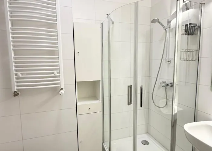 Komfortowy Podolany 3 Sypialnie & 2 Miejsca Parkingowe *