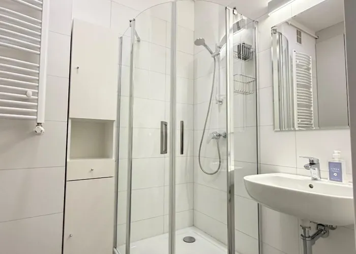 Апартаменты Komfortowy Podolany 3 Sypialnie & 2 Miejsca Parkingowe *